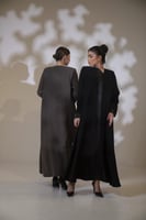 عباية كريب اسود قطعتين تفته جاكاركلفة ع الصدر