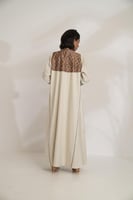 عبايه لنن بيج بقيطان كحلي وفستان بيج