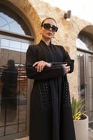 عباية جوخ اسود بقيطان وجيوب مخمل مطرز