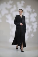 عباية كريب اسود قطعه اماميه تطريز ورد