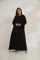 عباية كريب ياقه طبقتين خفيف بفستان اسود