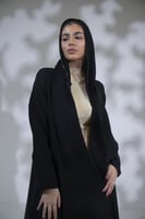 عباية كريب خفيف دبل كلوش سادة اسود بقيطان