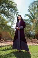 عبايه كريب اكمام وياقه اسفل مخمل - موف فاتح