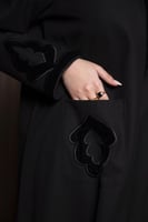 عباية جوخ اسود تطريز الجيب والاسوره وفستان مخمل