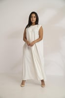 فستان قصة دائرية كسرة امامية أبيض