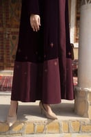 عبايه مخمل تطريز قصه تحت بكريب خفيف عنابي