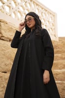 عباية جوخ اسورة واسفل تطريز اسود