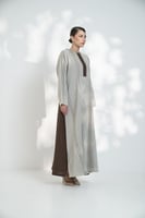 جلابية لنن مقلم والخلف روكاما مطرز بني بيج