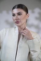 عباية لنن تطريز الكم والجوانب بكسرة بيج