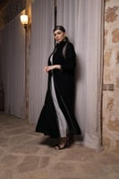 عباية مخمل اسود كولة تطريز الكتف والياقة