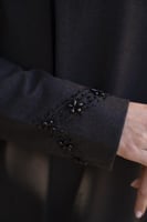 عباية جوخ رمادي غامق تطريز شك اسفل واسورة