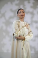 عباية لنن فستان اصفر وجاكيت كم حاير مربع - اصفر بب...