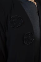 عباية كريب اسود قطعتين تفته جاكاركلفة ع الصدر