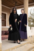 عبايه مخمل تطريز قصه تحت بكريب خفيف موف