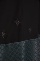 عباية كريب اسود قصه تحت تفته تطريز زيتي