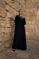 عباية مخمل كحلي بفستان الياقه روكاما كحلي