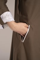 عبايه كتان قلاب وجيوب تحديد قيطان ترابي