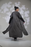 عباية لنن فستان اسود وجاكيت كم حاير مربع-اسود ببني