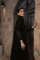 عباية مخمل زيتي تطريز الاسوره زري بفستان