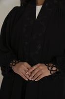 كريب ياقه تطريز بااكمام واسوره زم اسود