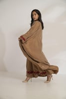 عباية حرير بفستان تطريز جملي