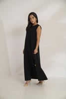 عباية كريب ياقه طبقتين خفيف بفستان اسود