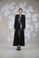 عباية كريب تطريز خيط ورد ع الصدر والكم اسود