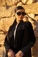 عباية مخمل اسود بقصه كريب ومخمل مطرز