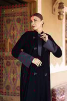 عباية مخمل مطرز الصدر فراشات كم ساتان كحلي