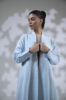 عباية لنن تطريز الكم والجوانب بكسرة سماوي