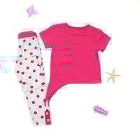 طقم أطفال صيفي قطعتين "ريشة الأناقة" - بلوزة مزينة...