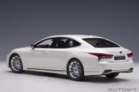 LEXUS LS500 h SONIC WHITE METALLIC/CRIMSON & BLACK...