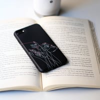 كفر آيفون بتصميم سريالي