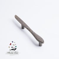 472 - مقبض بشكل سكين لون ( برونز ) - قطعتين