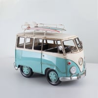 تحفة سيارة معدنية