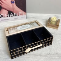 صندوق خشبي بشبك لمستلزمات الكوفي