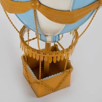 تحفة حديدية بشكل منطاد