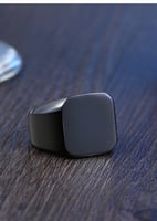 خاتم رجالي مصقول لون اسود لماع