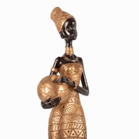 مجسم فني بملامح افريقية