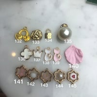 بروش مطلي ذهب يمكن تغيير الفصوص مرفق صوره للفصوص