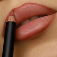 قلم محدد شفاه من نورة بو عوض - مورنينج