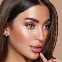 اضاءة نورة بو عوض باليت هايلايت - ميرور فيس 3 الوا...