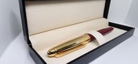 قلم قزاز موريتا - عنابي بغطاء ذهبي