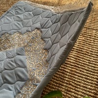 طقم مطرز-سماوي