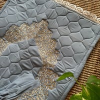 طقم مطرز-سماوي