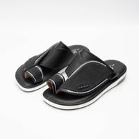 حذاء شرقي رجالي