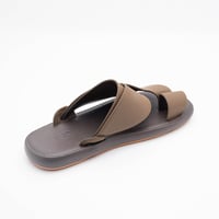 حذاء شرقي رجالي