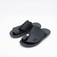 حذاء شرقي رجالي