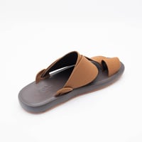 حذاء شرقي طبي، مزيج من الأناقة والراحة