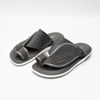 حذاء شرقي رجالي